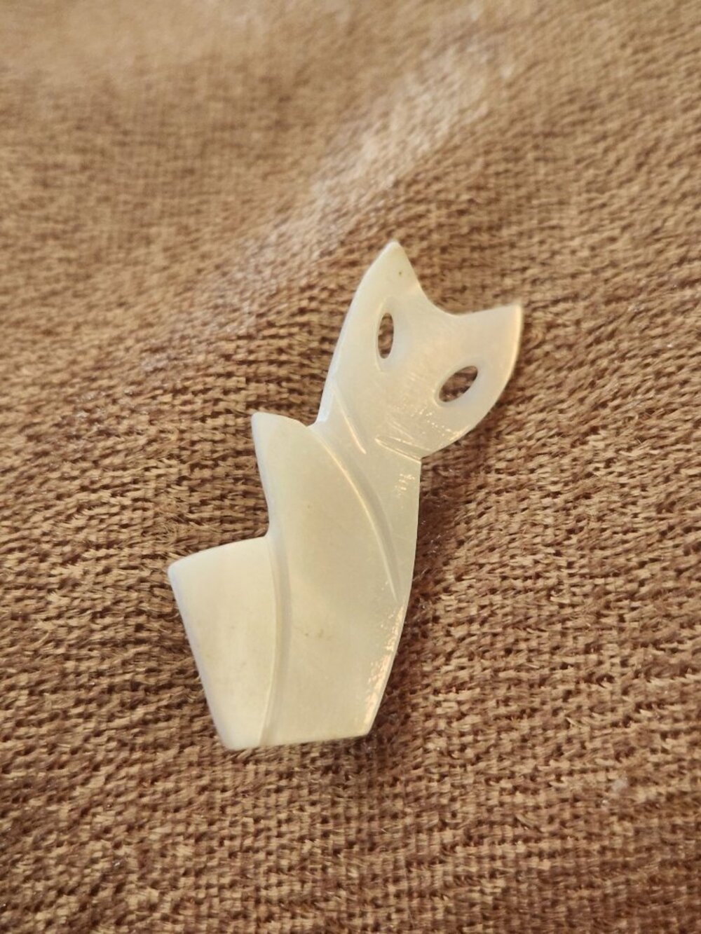 hand-carved mother-of-pearl or shell cat figural brooch